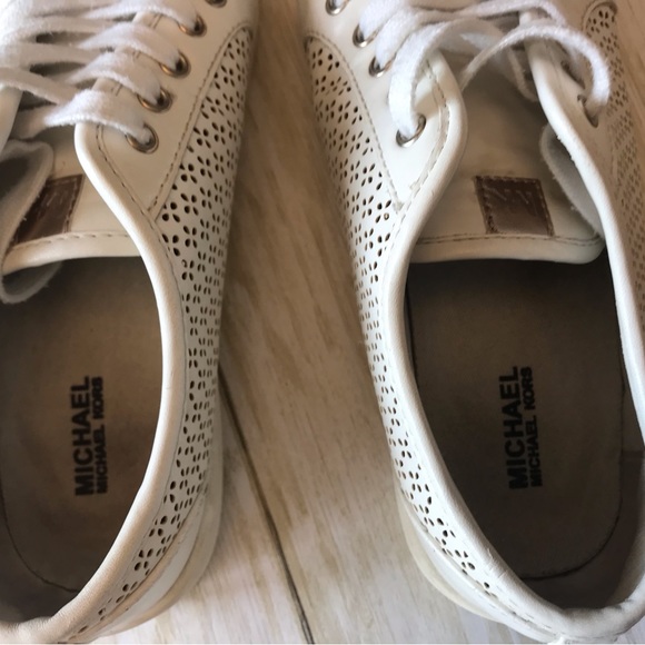 Michael Michael Kors rose gold and white Roxanne leather shoe. Size 4 preowned - Picture 9 of 16